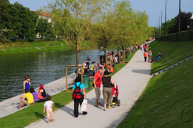 Kids sitting on wooden steps enjoying a summer evening in Ljubljana with friends and family.